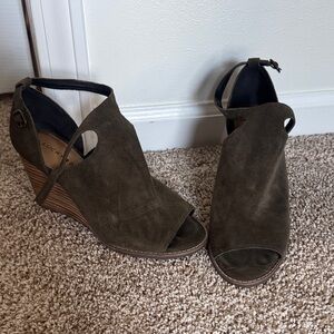 Lucky Brand Dark Olive Wedge Sandals